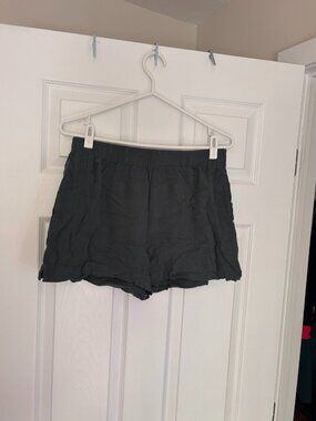 Linen Blend Flowy Pull-On Shorts / Dark Green Casual Summer Shorts (Medium)